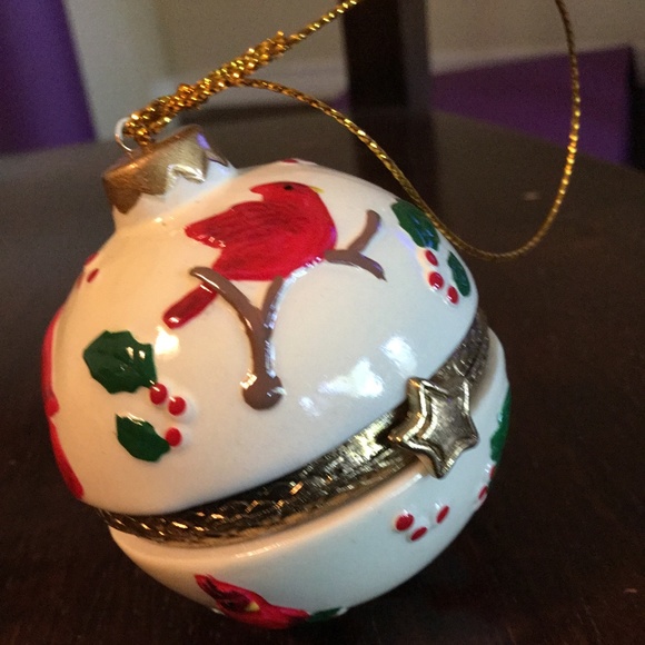NIB Porcelain Cardinal & Mistletoe Box Ornament - Picture 1 of 6